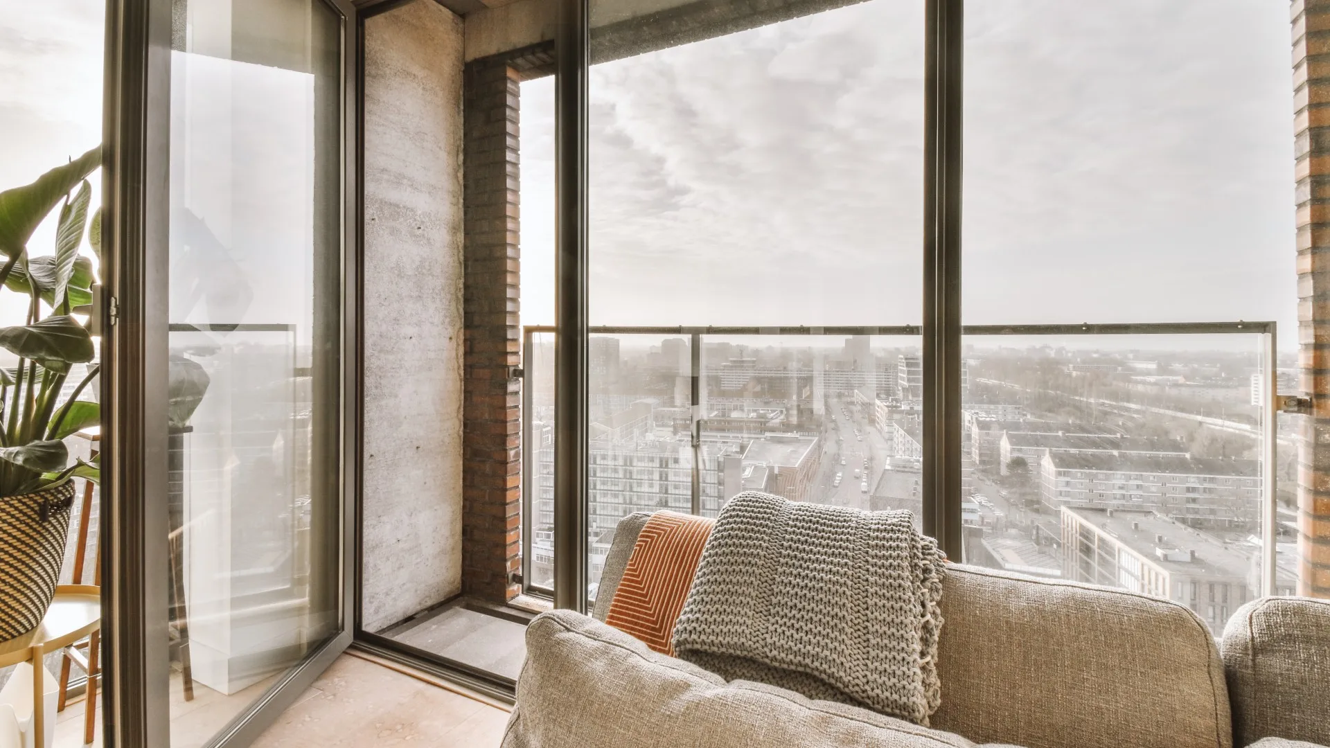 cortinas de cristal a medida para viviendas y negocios en Zaragoza